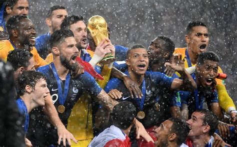  FIFAワールドカップ2018決勝、フランスの勝利とネイマールの涙